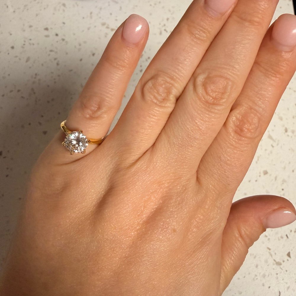 New in Box Mariqe Moissanite Solitaire Ring Size 4 - Picture 6 of 6